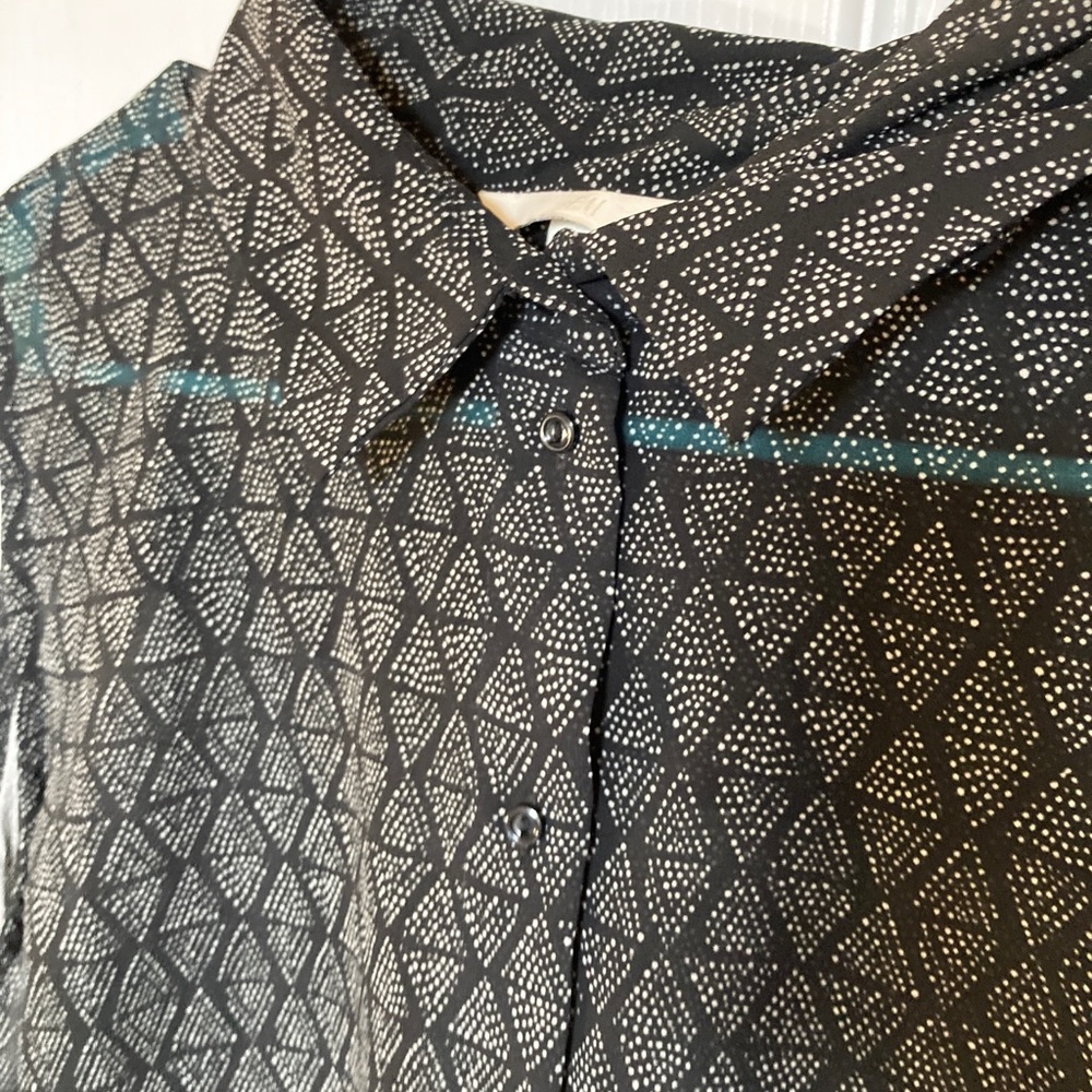 Button up sheer tank - Picture 2 of 7